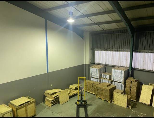 282M² MINI FACTORY TO LET IN RED HILL